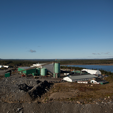 Cierre de minas:operación Duck Pond项目中Cierre en colaboración的规划实施